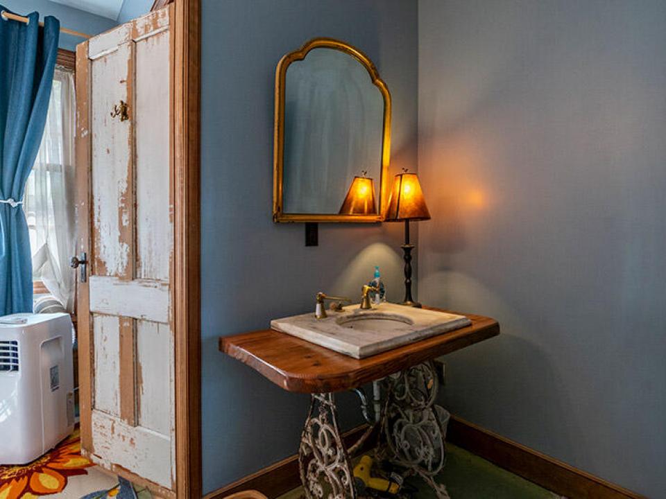 GreenHeron_Bedroom4_Daisy_Vanity