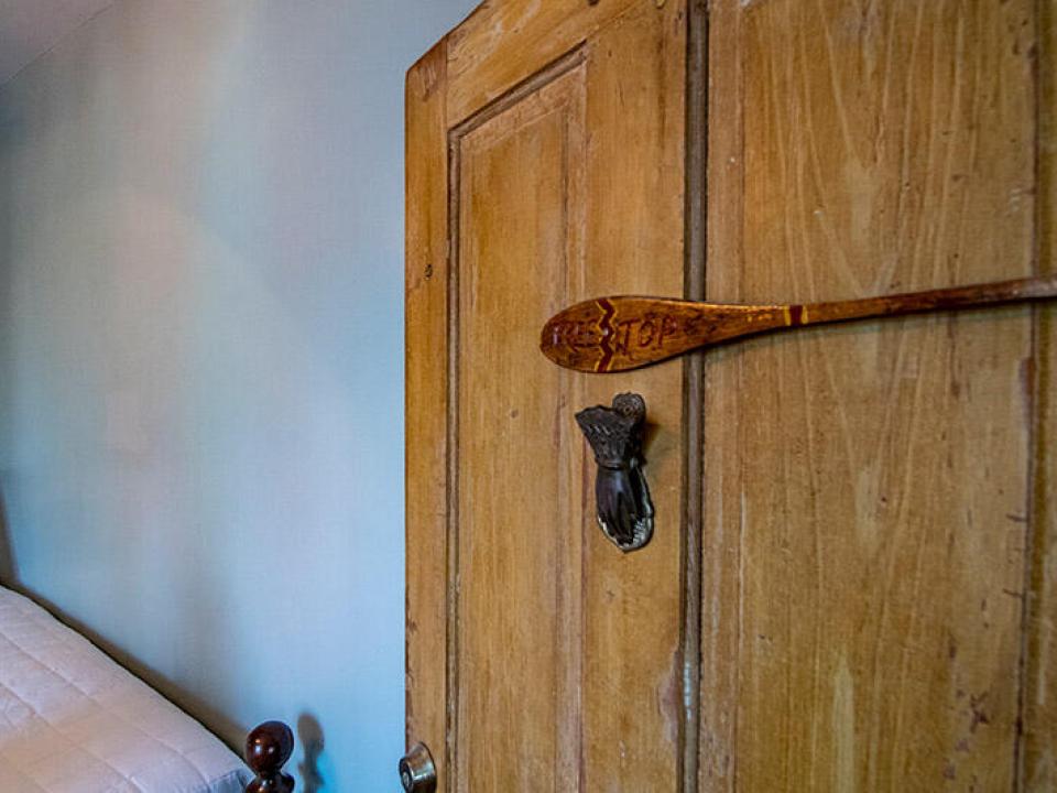 GreenHeron_Bedroom6_TreeTop_Sign