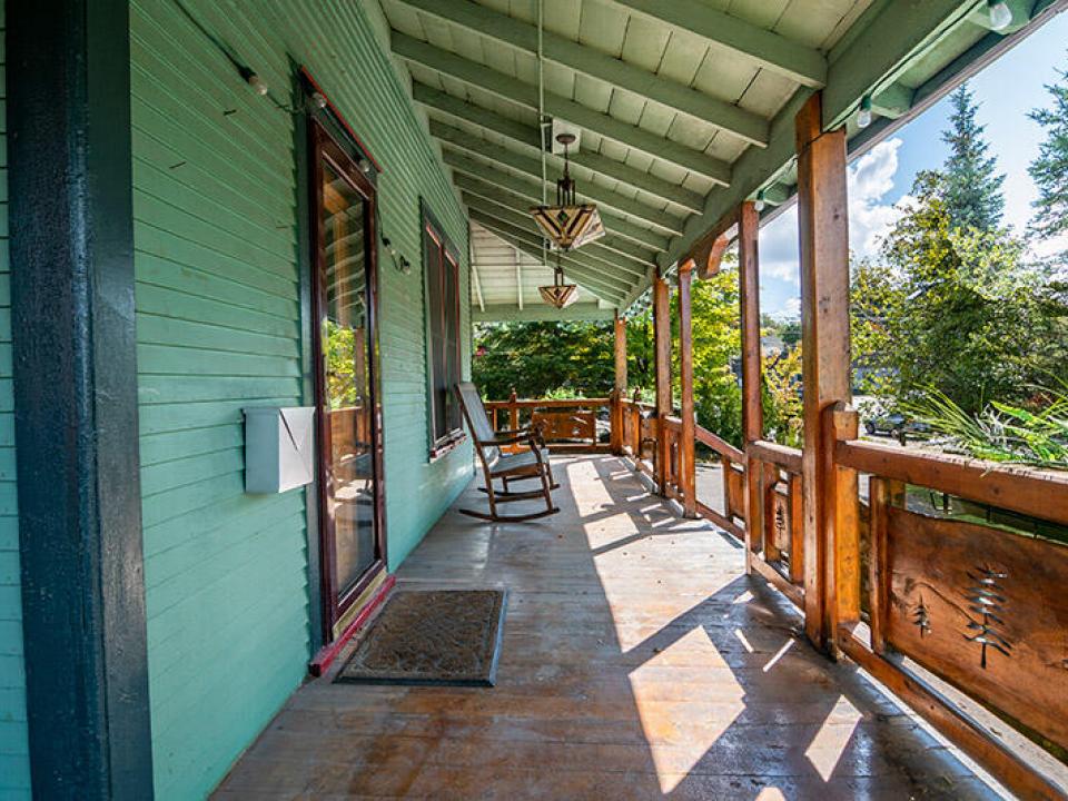 GreenHeron_CoveredPorch