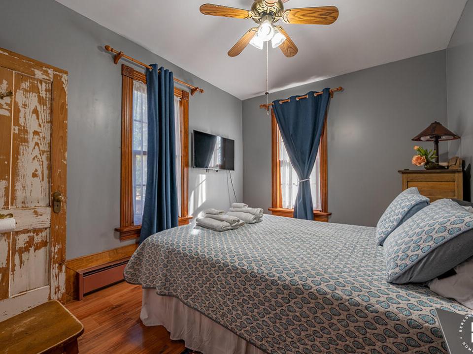 BeaverChalet_Fall25_Bayview_Bed_From_Doo