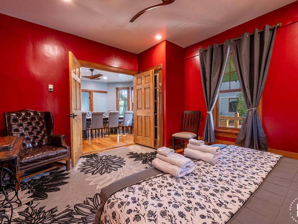 BeaverChalet_Fall25_Bedroom_Red_DR