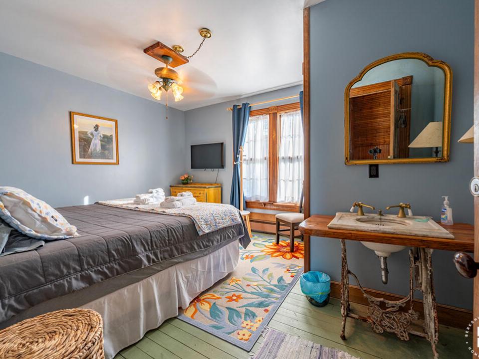 BeaverChalet_Fall25_Daisy_Bed_From_Door