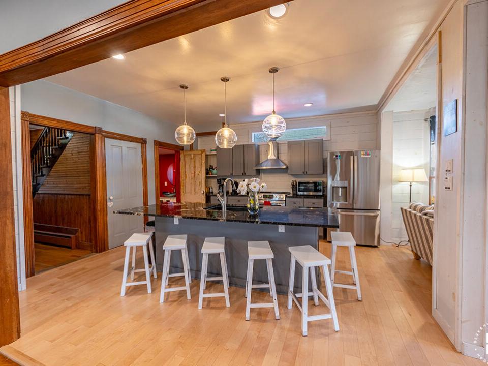 BeaverChalet_Fall25_Kitchen_BreakfastBar