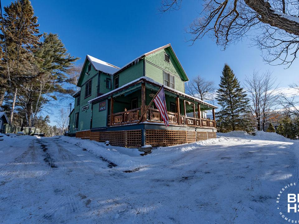 BeaverChalet_Winter_Exterior_L