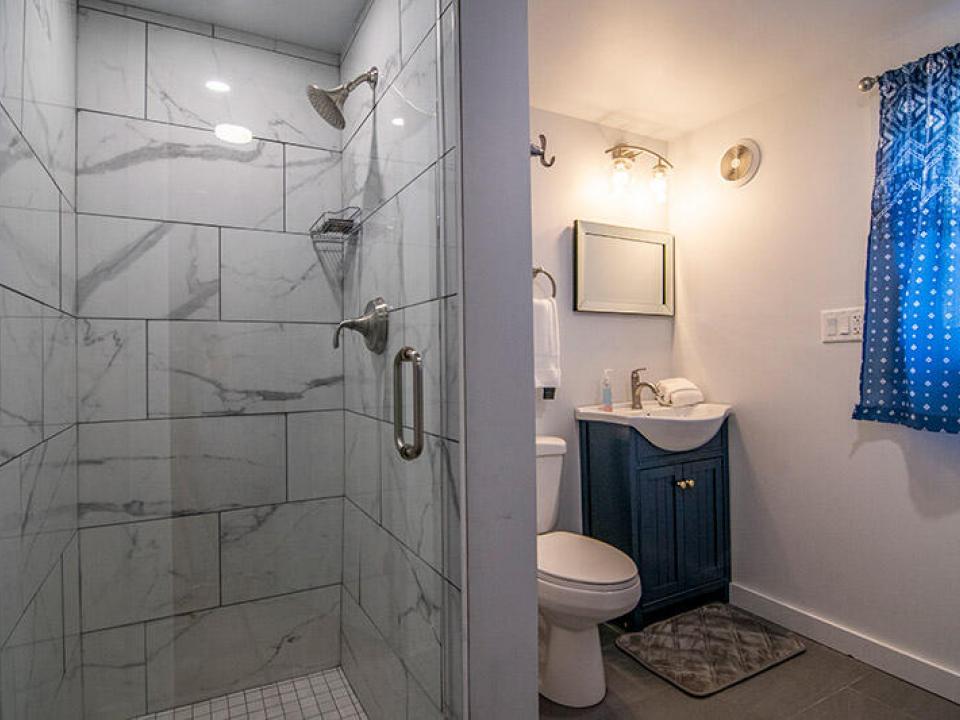 RedHeron_Bathroom_Off_Bedroom2