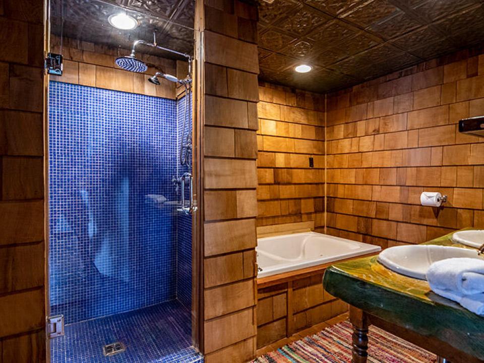 RedHeron_Bathroom_Off_Bedroom3