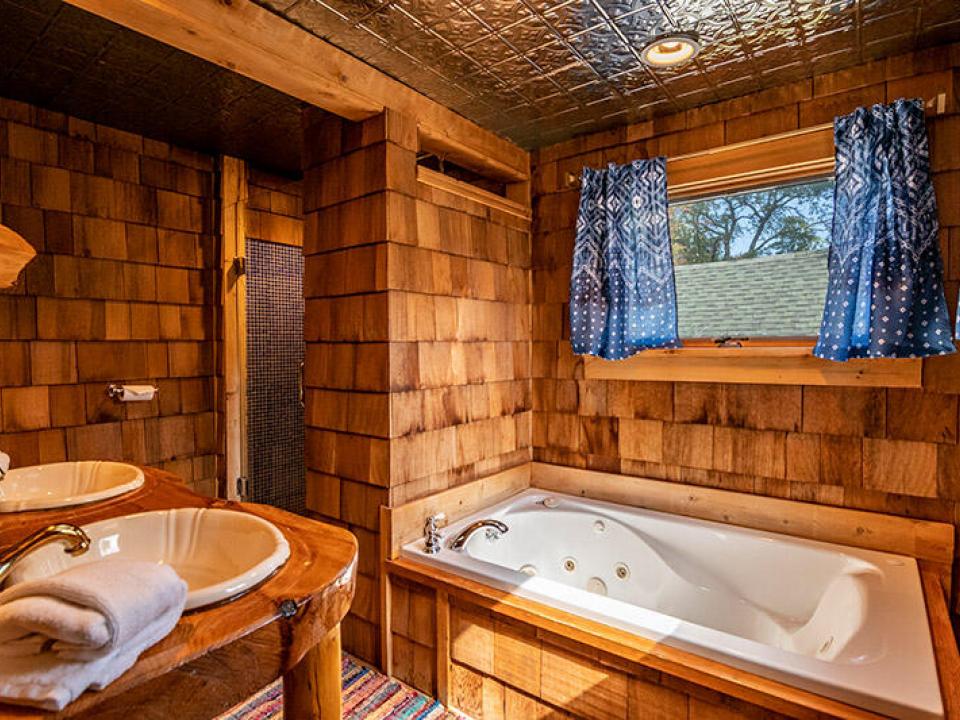 RedHeron_Bathroom_Off_Bedroom4