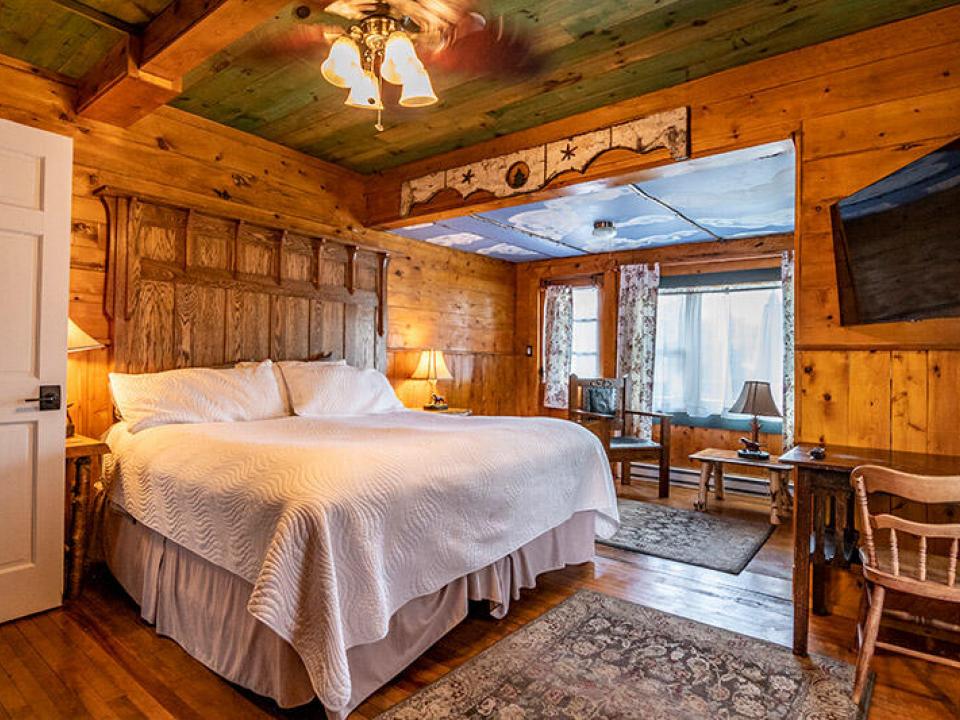 RedHeron_Bedroom1