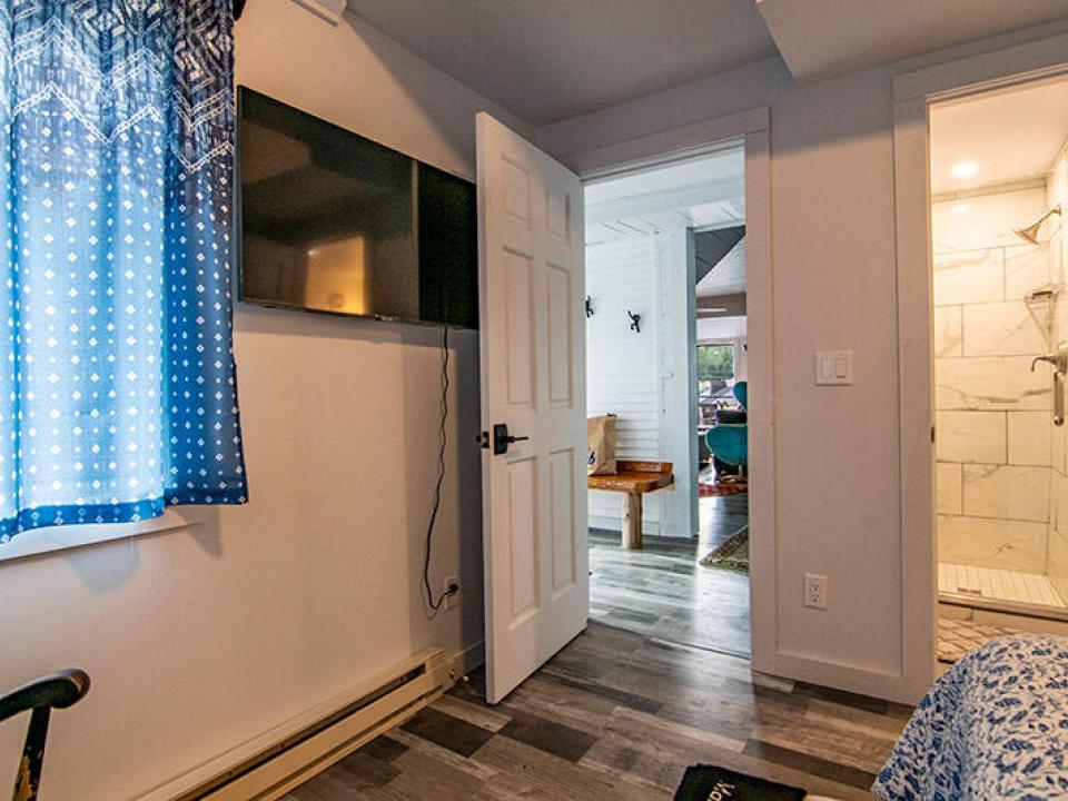 RedHeron_Bedroom2_TV