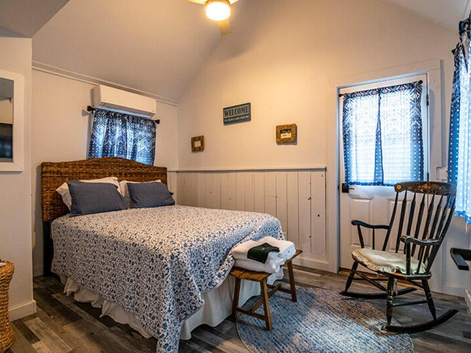 RedHeron_Bedroom2