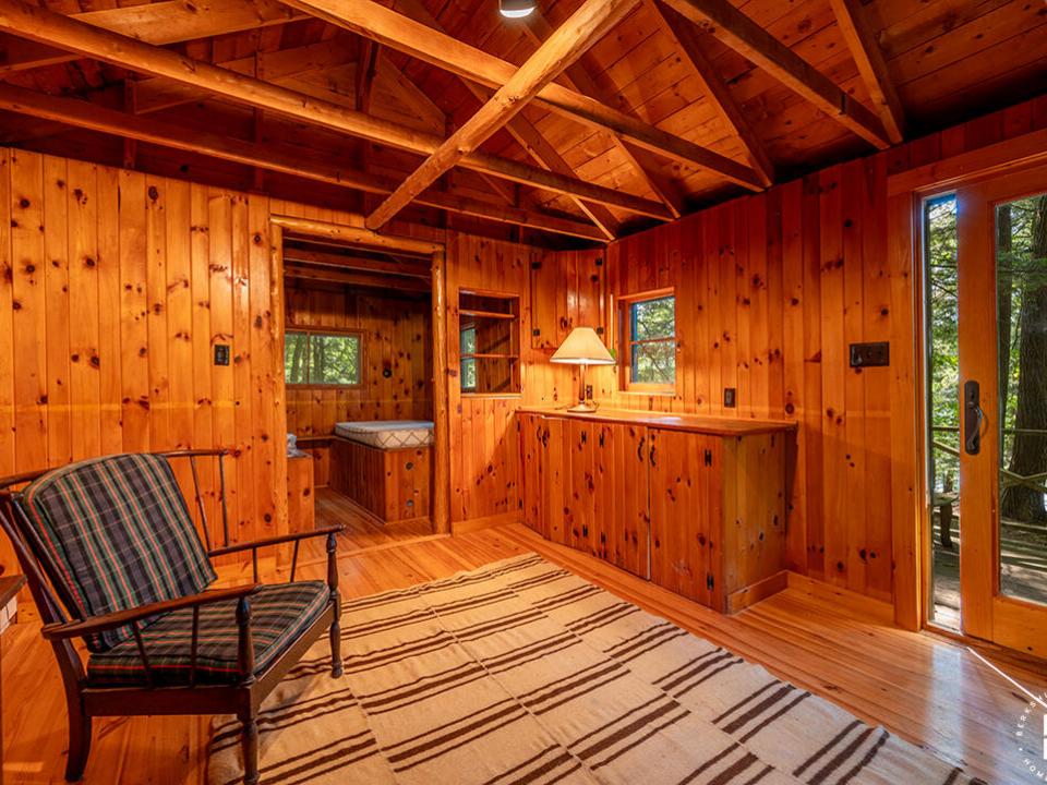 AdkCompoundOnUpperSaranac_AC_Beds