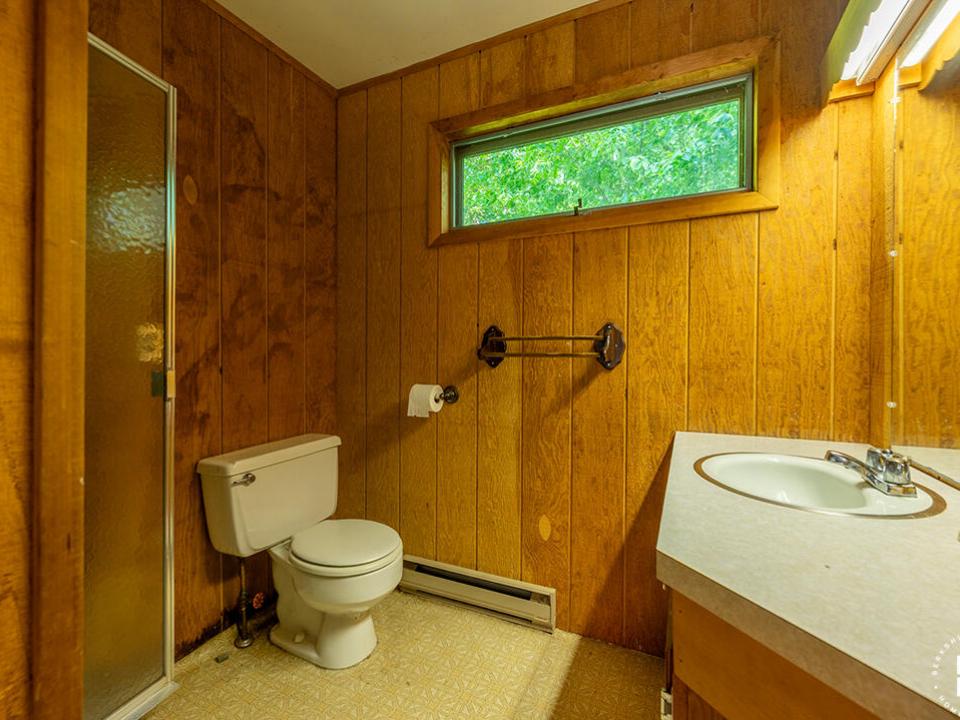 AdkCompoundOnUpperSaranac_Garage_Bathroo