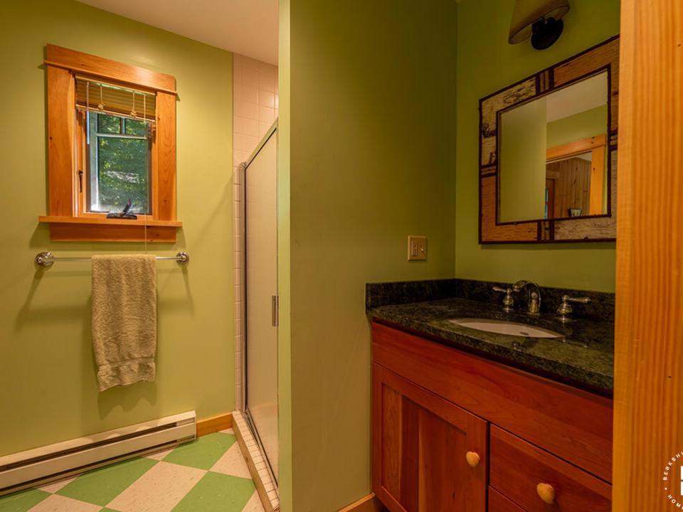 AdkCompoundOnUpperSaranac_GC_Bathroom