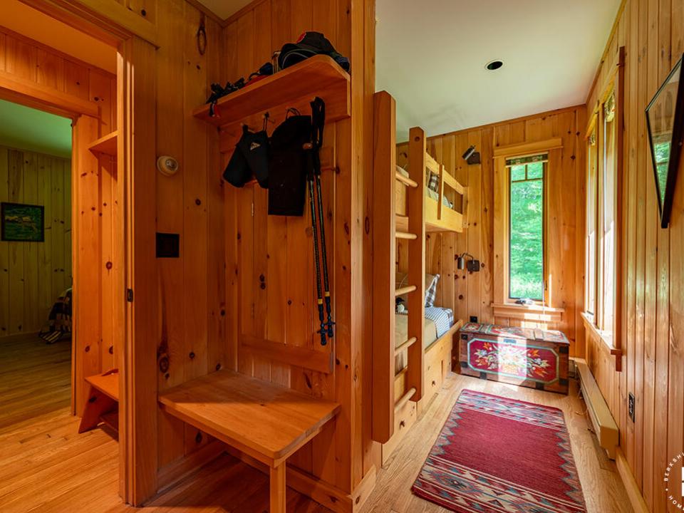 AdkCompoundOnUpperSaranac_GC_Bunks