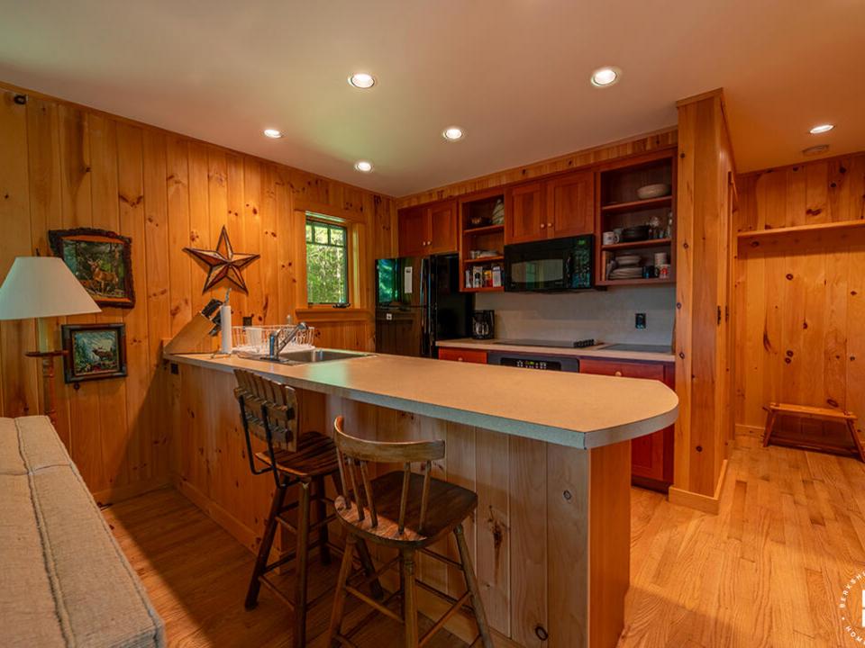 AdkCompoundOnUpperSaranac_GC_Kitchen_Bre