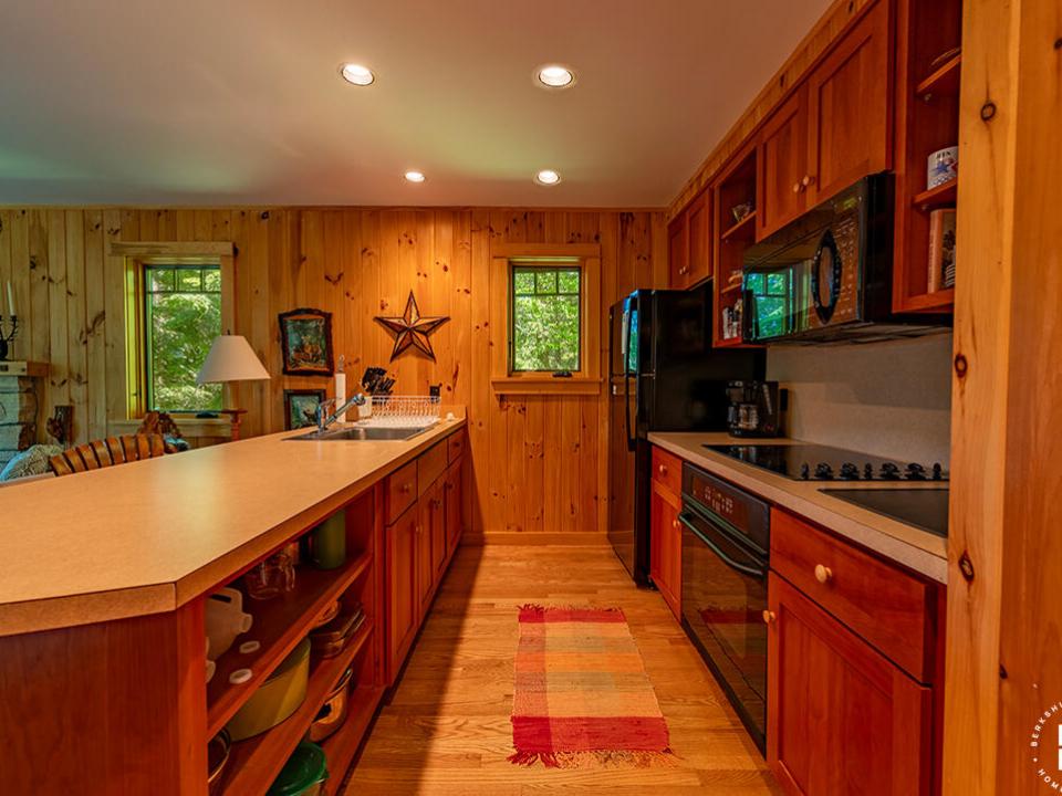 AdkCompoundOnUpperSaranac_GC_Kitchen
