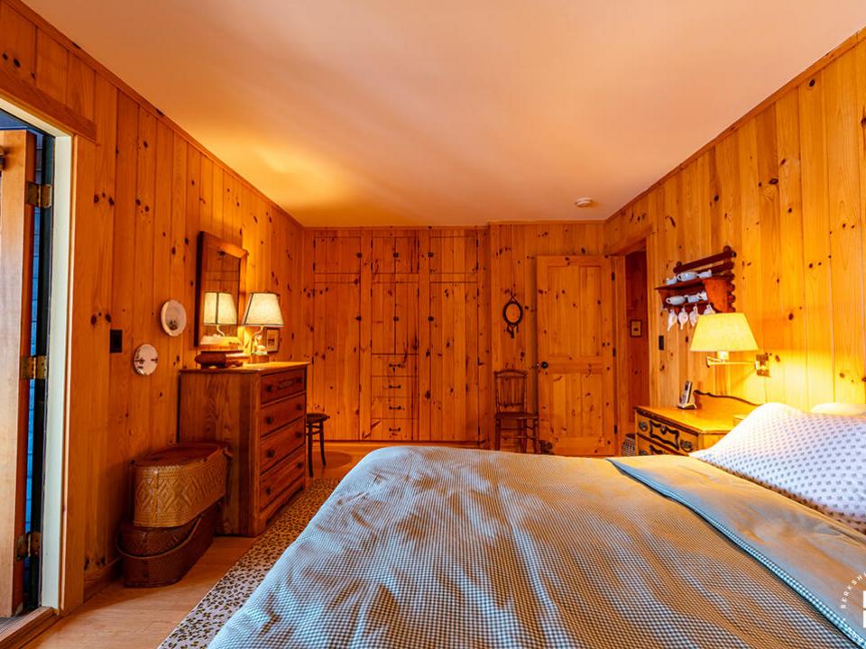 AdkCompoundOnUpperSaranac_MH_Bedroom1_Cl