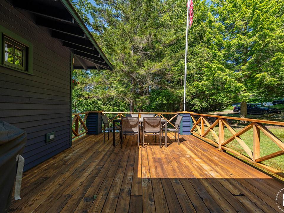 AdkCompoundOnUpperSaranac_MH_Deck_RS