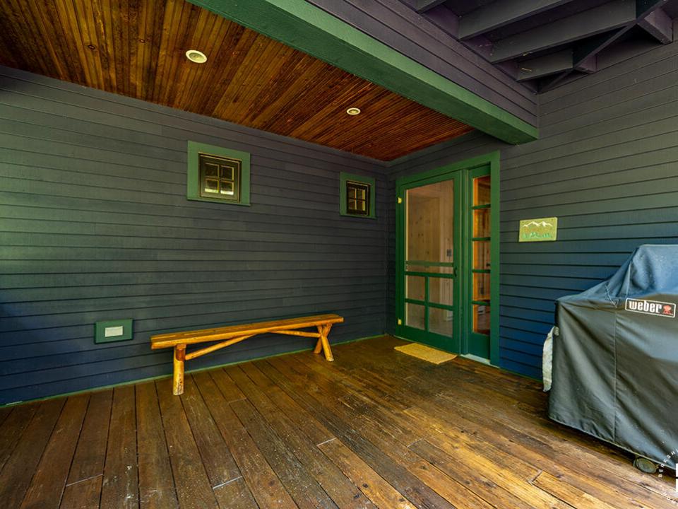 AdkCompoundOnUpperSaranac_MH_Entry_Exter