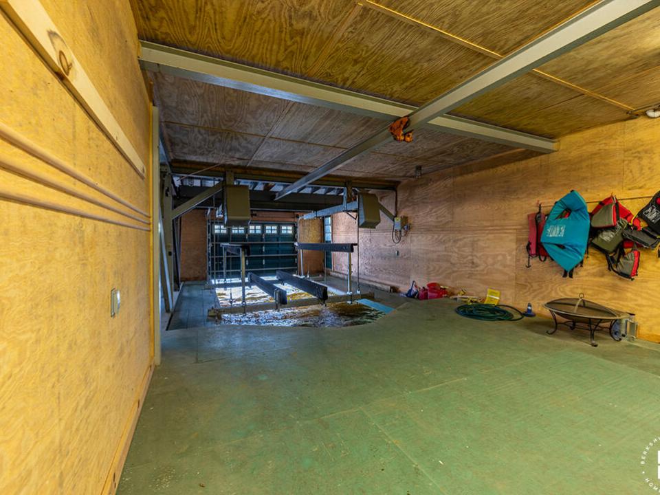 AdkCompoundOnUpperSaranac_MH_Slip2