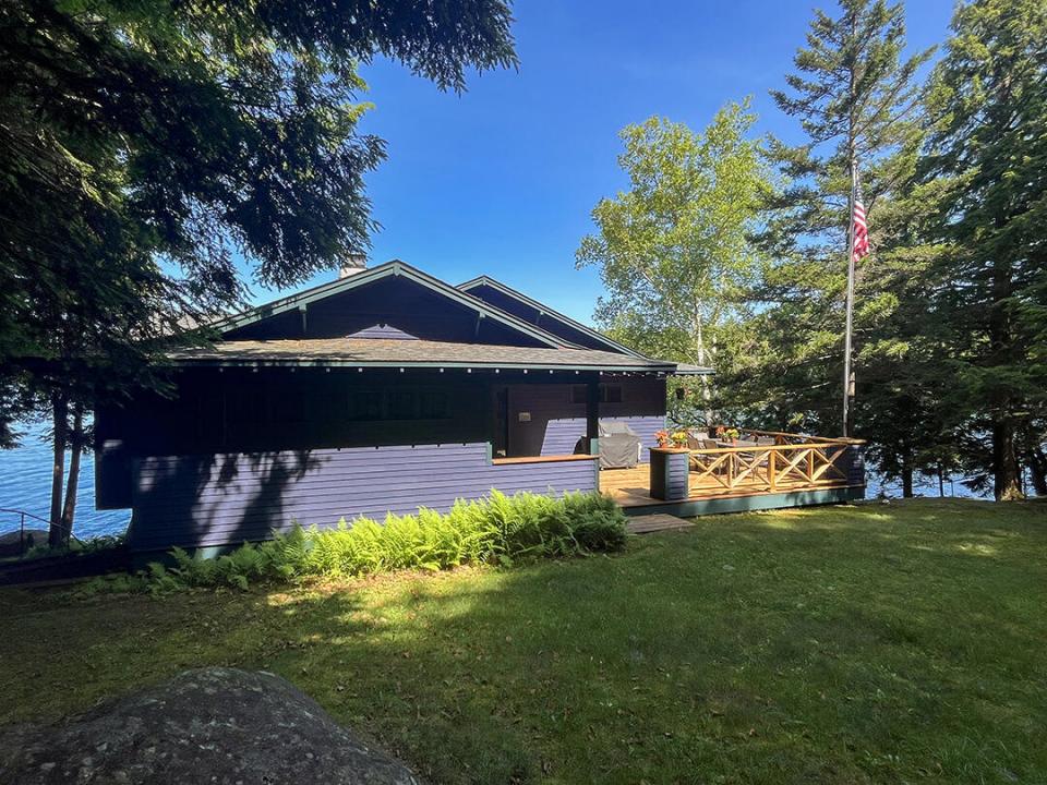 AdkCompoundOnUpperSaranac_O_Exterior