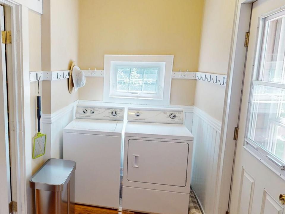 Half Bath/Laundry