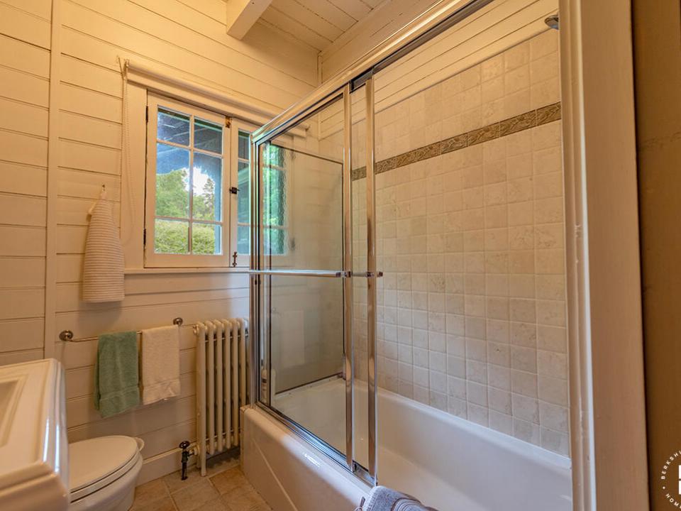 AdirondackHomeOnVictorHerbert_Bathroom4