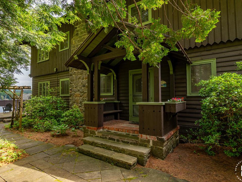 AdirondackHomeOnVictorHerbert_Entry_Exte