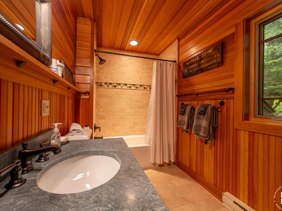 AdirondackHomeOnVictorHerbert_GC_Bathroo