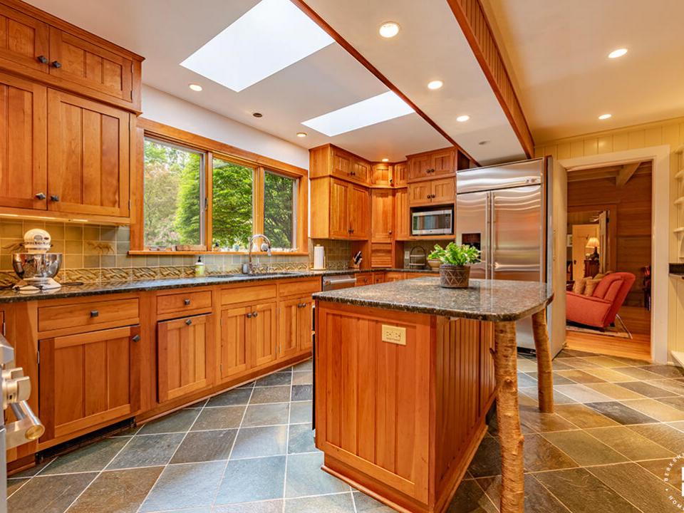 AdirondackHomeOnVictorHerbert_Kitchen_L