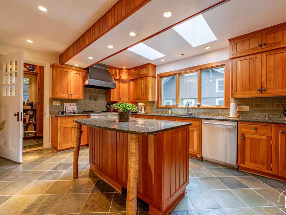 AdirondackHomeOnVictorHerbert_Kitchen_R