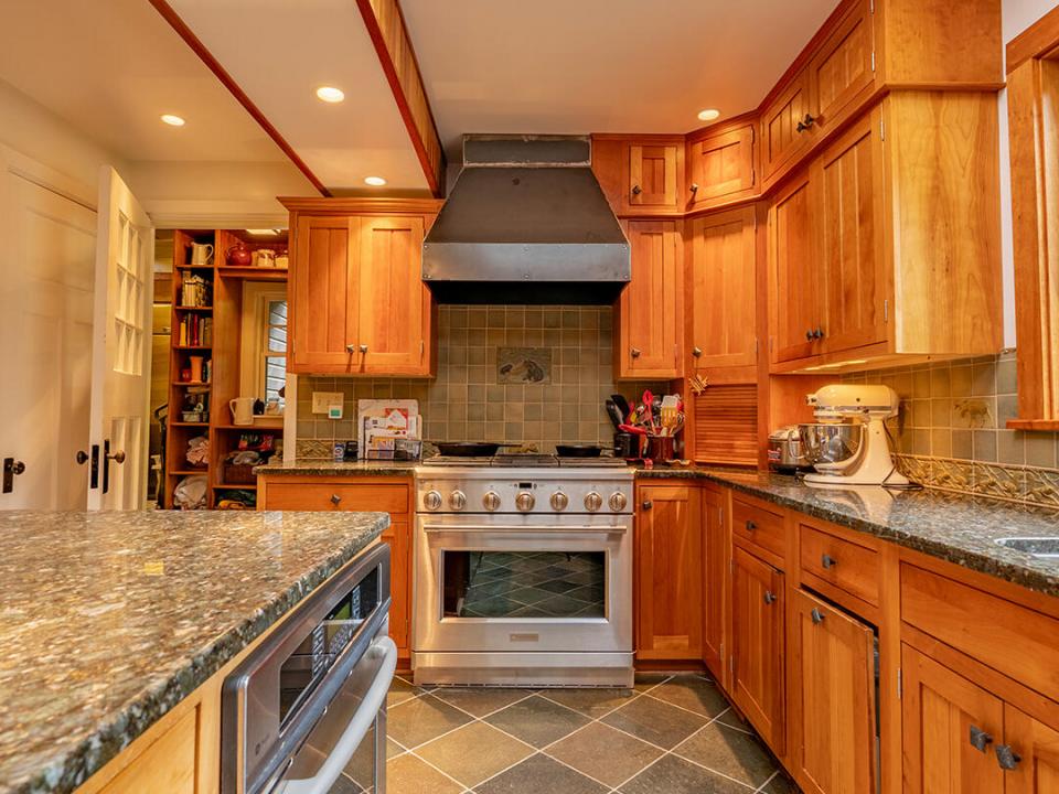 AdirondackHomeOnVictorHerbert_Kitchen_St