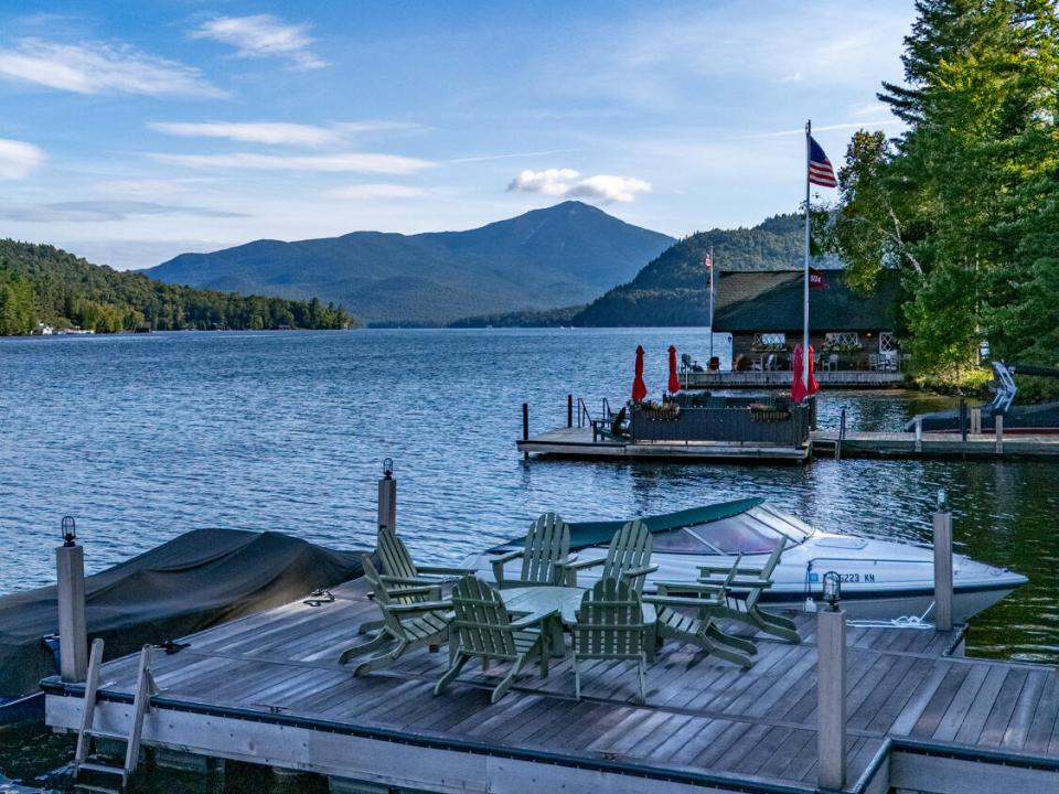 AdkHomeOnLP_A_Dock_WF_V