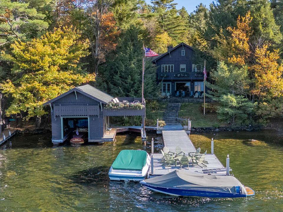 AdirondackHomeOnLP_Fall_A_LS_Exterior_V