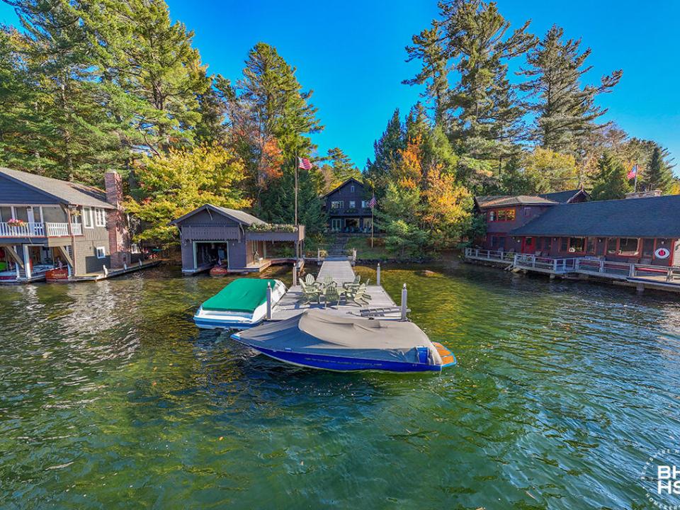 AdirondackHomeOnLP_Fall_A_LS_Exterior_WA