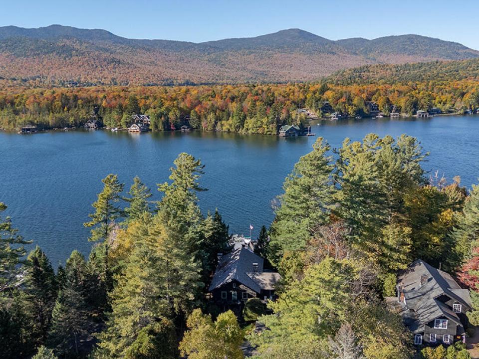 AdirondackHomeOnLP_Fall_A_RS_Exterior_M