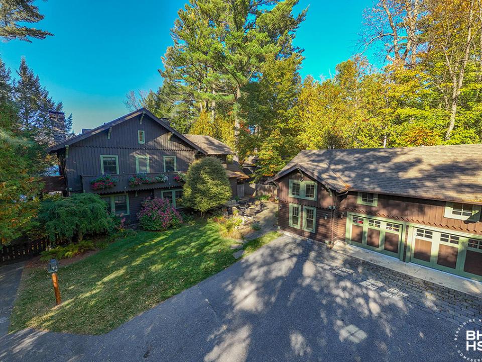 AdirondackHomeOnLP_Fall_A_RS_Exterior_WA