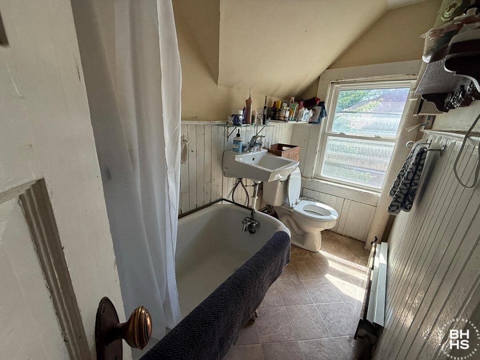 SaranacLakeMultifamilyOnHelen_Bathroom