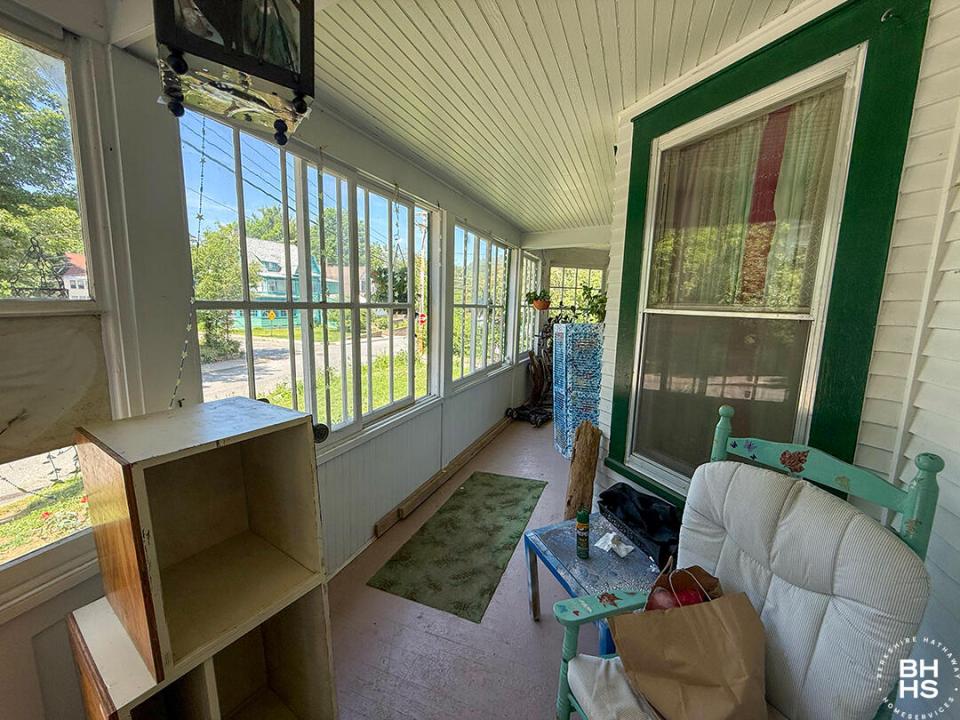 SaranacLakeMultifamilyOnHelen_SunPorch