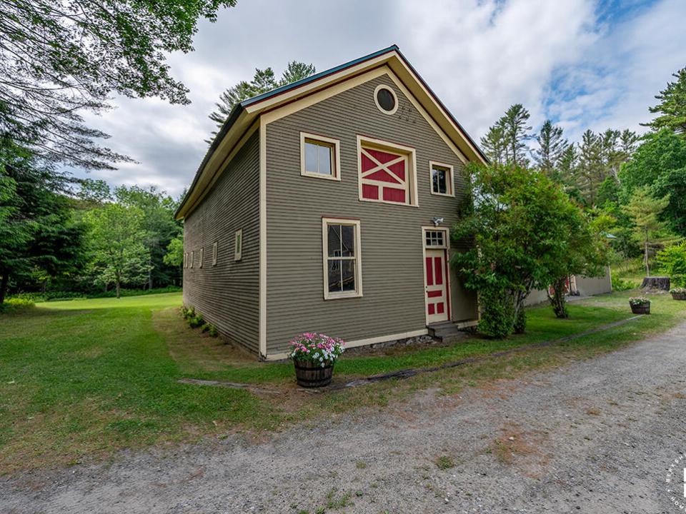 HistoricHomeOnLowerSaranacLake_Barn_Gara