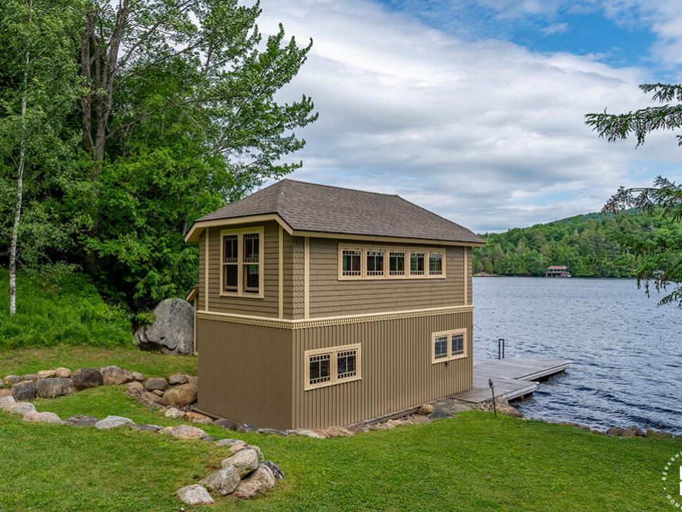 HistoricHomeOnLowerSaranacLake_BH2