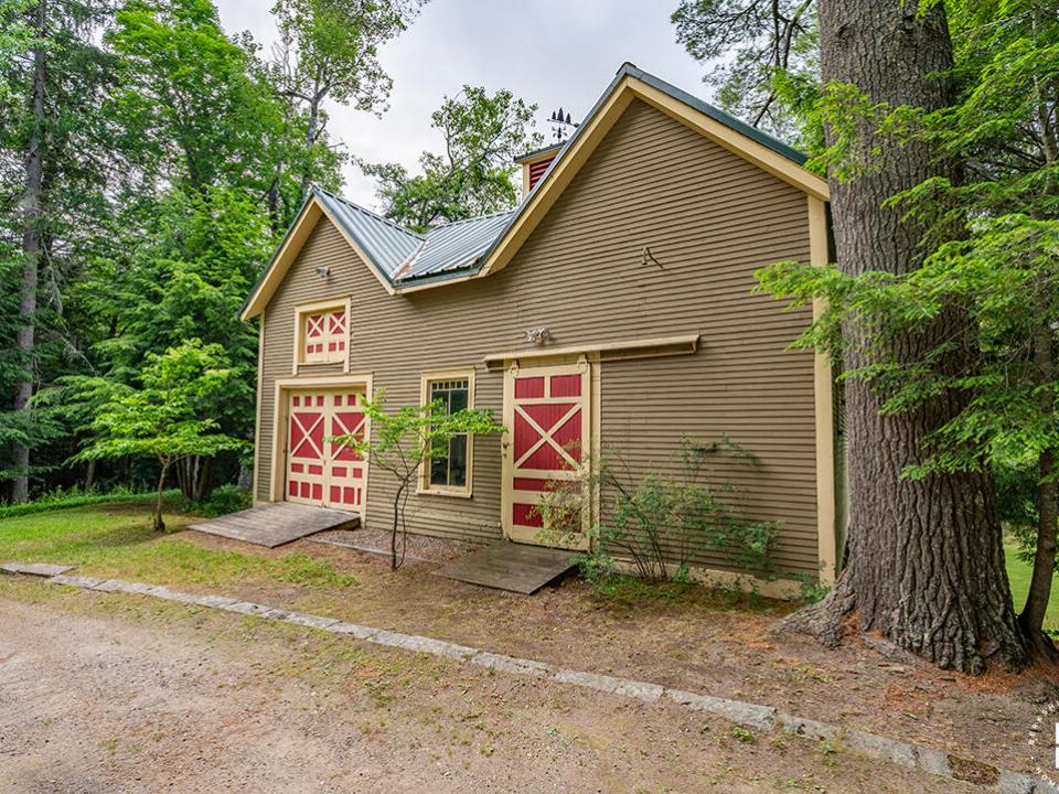 HistoricHomeOnLowerSaranacLake_Garage