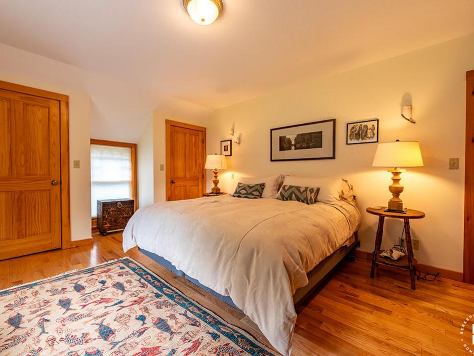 HistoricHomeOnLowerSaranacLake_GH_Bedroo