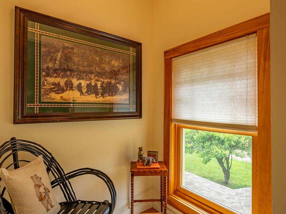 HistoricHomeOnLowerSaranacLake_GH_Bedroo