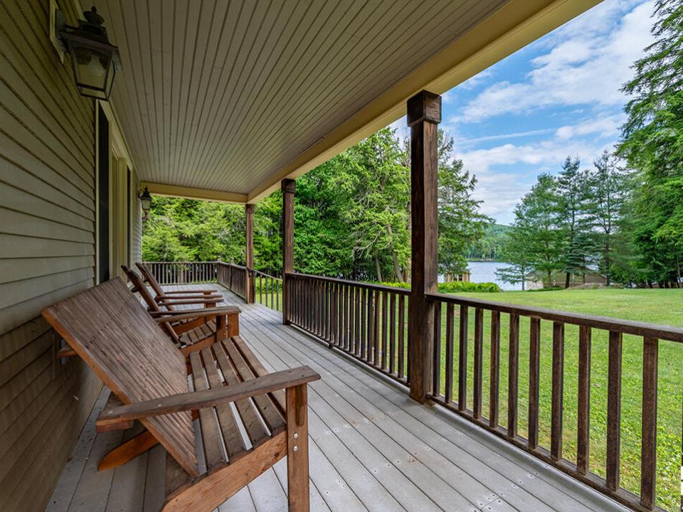 HistoricHomeOnLowerSaranacLake_GH_SidePo