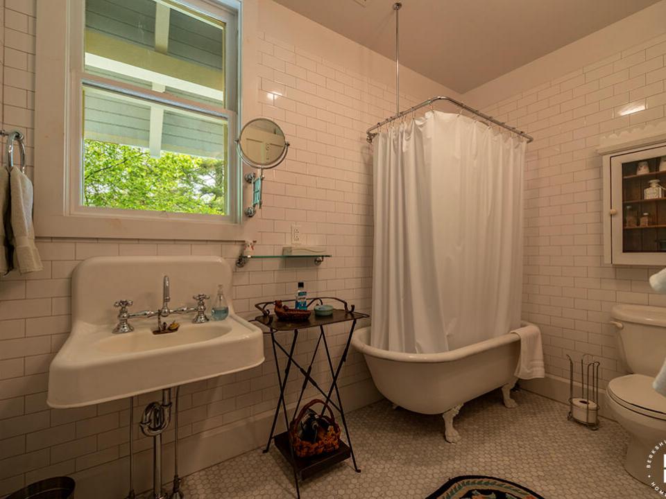 HistoricHomeOnLowerSaranacLake_MH_Bathro