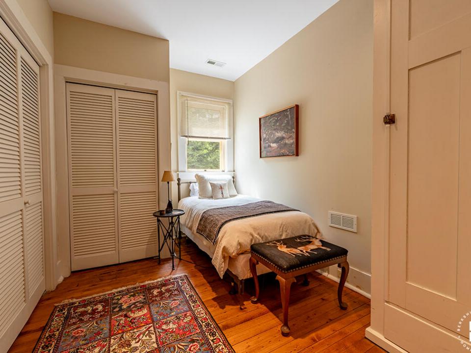 HistoricHomeOnLowerSaranacLake_MH_Bedroo