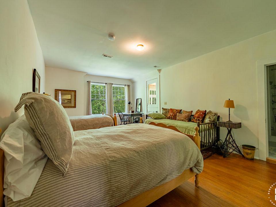 HistoricHomeOnLowerSaranacLake_MH_Bedroo