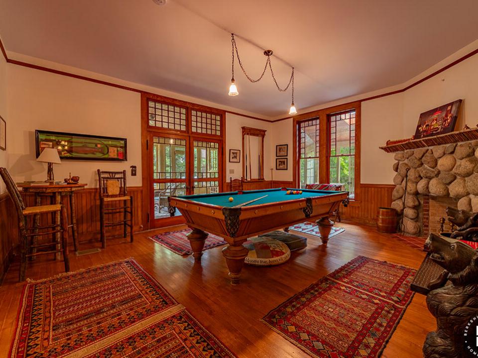 HistoricHomeOnLowerSaranacLake_MH_Billia