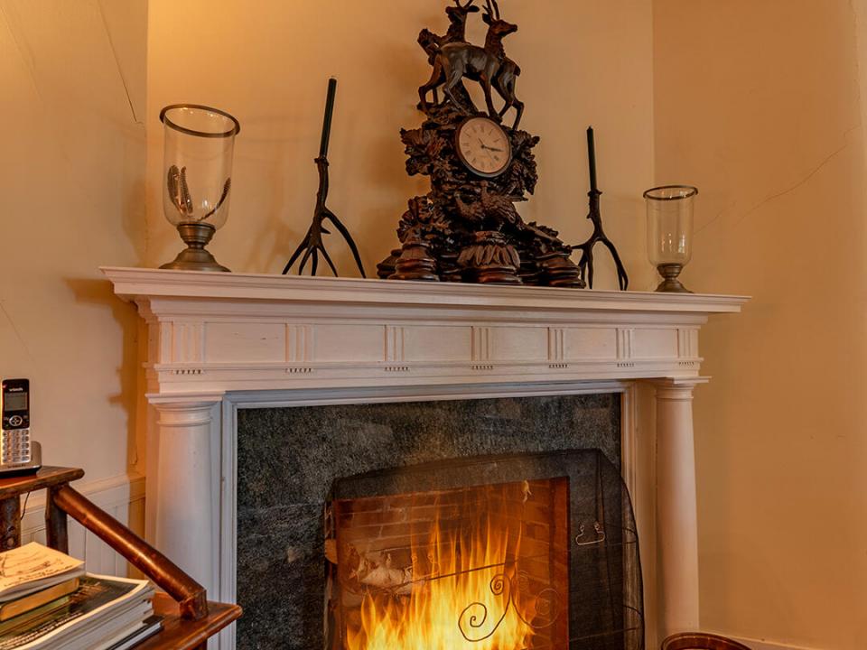 HistoricHomeOnLowerSaranacLake_MH_Den_Fi